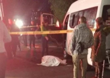 Ultiman a chofer de combi tras incidente vial