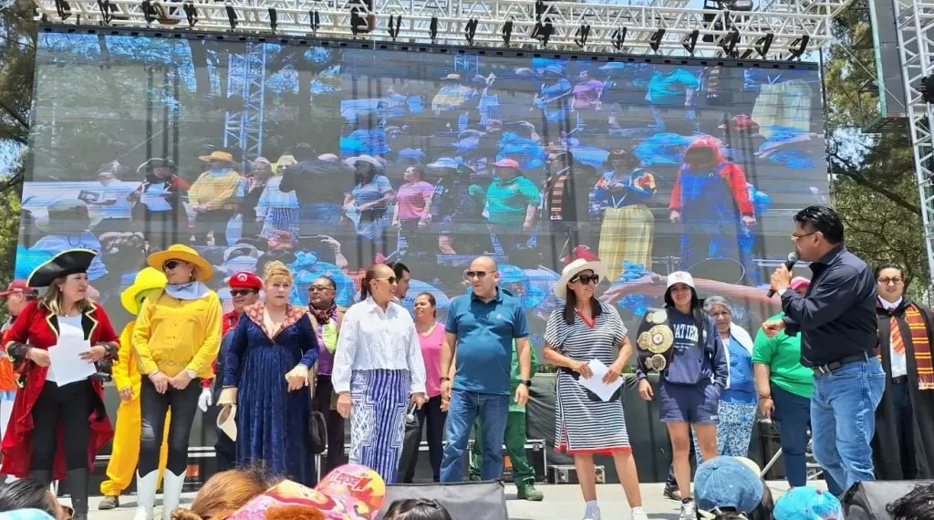 Ante casi 15 mil personas, V. Carranza festejó a los niños