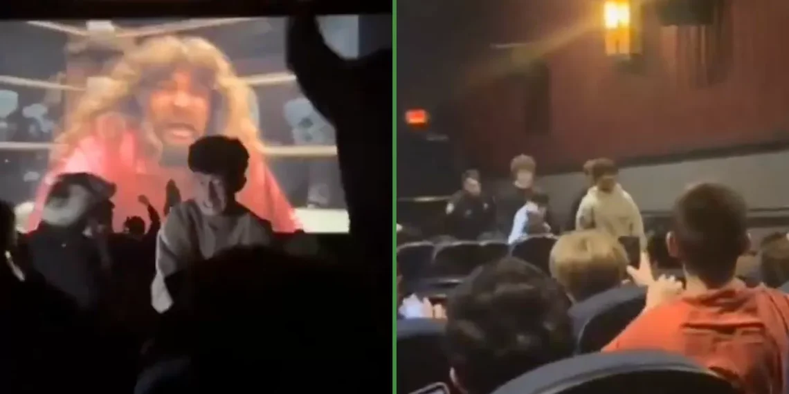 Sacan a pubertos de una sala de cine mientras hacían un desorden durante la función de Minecraft