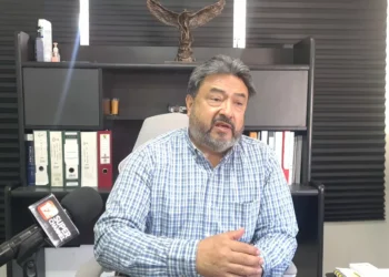 Fumigan tres escuelas contra garrapatas, en periodo vacacional de Semana Santa