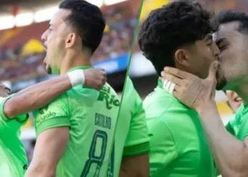 Y no son del América: futbolistas mexicanos se dan tremendo ósculo luego de anotar un gol