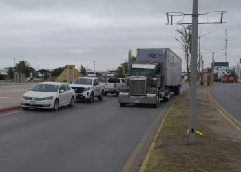 Siguen operativo de revisión de transporte de hidrocarburos en Piedras Negras