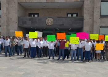 Revisan seis amparos presentados por taxistas, piden quia se les retire de circulación
