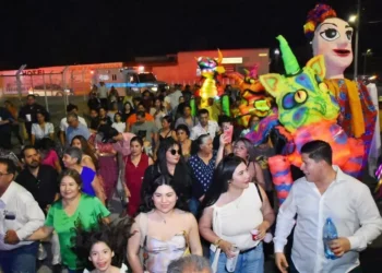 Callejoneadas en Cuatrociénegas llenan de tradición y alegría al aldea Mágico