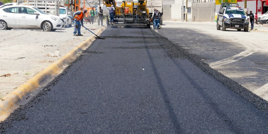 Recarpetean calles en la colonia Analco de Ramos Arizpe
