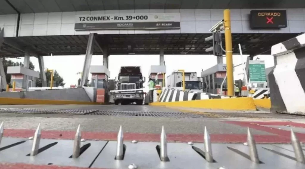 Burlan transportistas sistema “ponchallantas” en Circuito Exterior Mexiquense