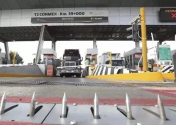Burlan transportistas sistema “ponchallantas” en Circuito Exterior Mexiquense