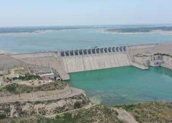 Acuerdan Federación y Coahuila suspender extracción de agua de la presa La conformidad en Acuña