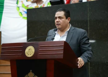 Presenta iniciativa de Ley Apícola