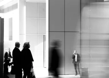 “Finanzas: Clave para una vida económica estable”