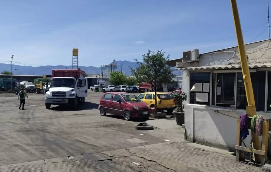 Realizan paro de labores recolectores de basura en Saltillo