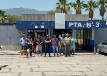 Obreros bloquean Puerta 3 de AHMSA por falta de transparencia del síndico