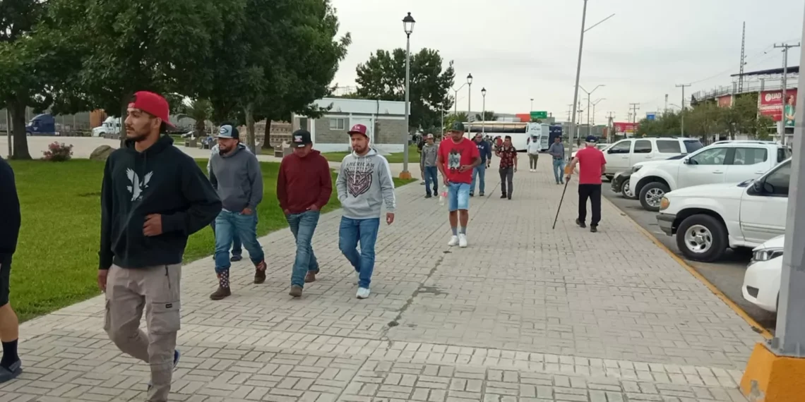 Devuelven a 300 jornaleros por presuntas fallas con sus visas de trabajo
