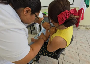 Vacuna a tus hijos y completa su esquema de vacunación, ¿a dónde aglomerarse?