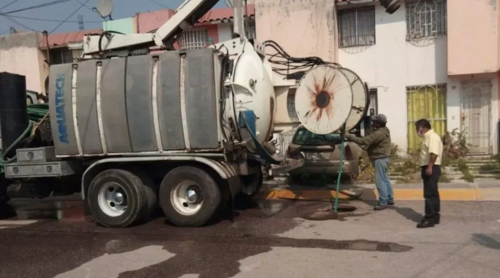 Vecinos de Teoloyucan acusan descargas de desechos a cielo abierto