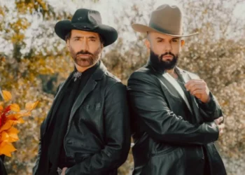 Unen talentos un león y el potrillo