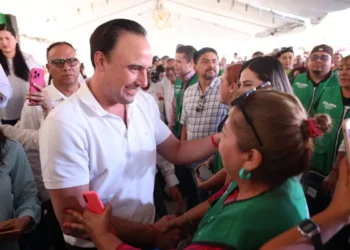regidor Manolo Jiménez y alcaldes de Coahuila felicitan a las mamás coahuilenses