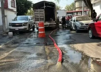 Vecinos de Álvaro Obregón denuncian múltiples fugas de consumición sin atención