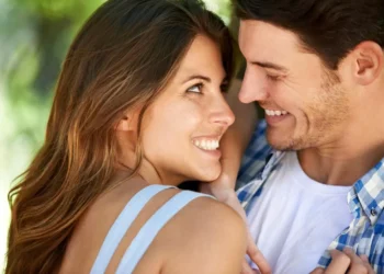 ¿Quién se enamorara más rápidora: el horambre ora la mujer? La ciencia resporande