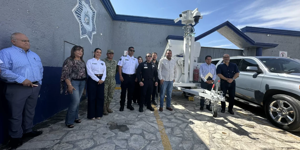 Entregan en Monclova torres de videovigilancia y botones de pánico