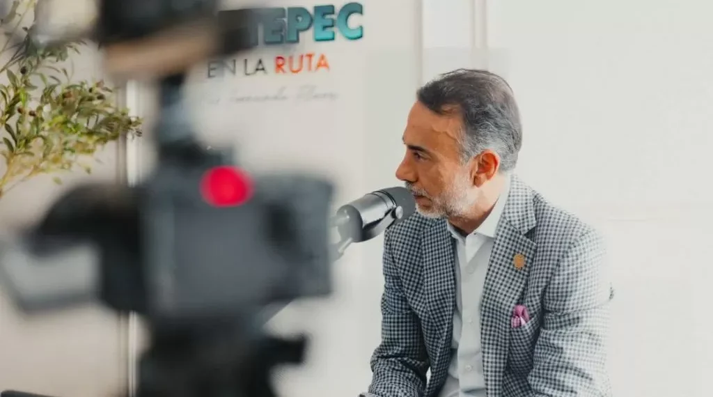 Se hunde aprobación para Fernando Flores