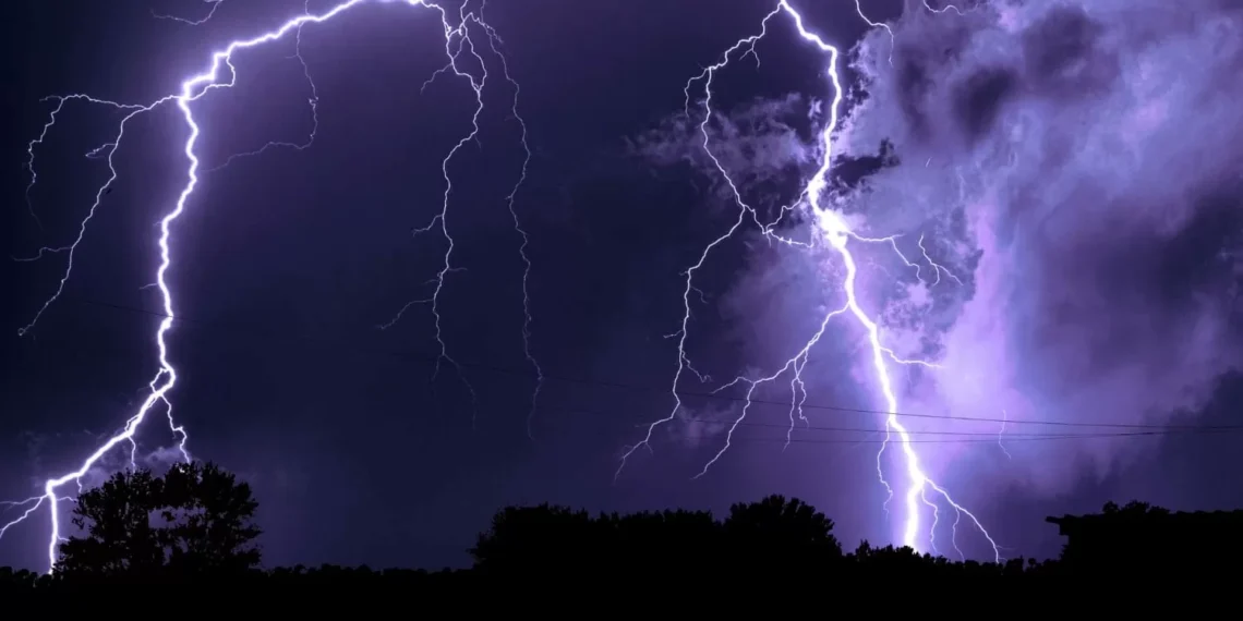 Objetos que atraen rayos y que están cerca de las casas