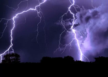 Objetos que atraen rayos y que están cerca de las casas