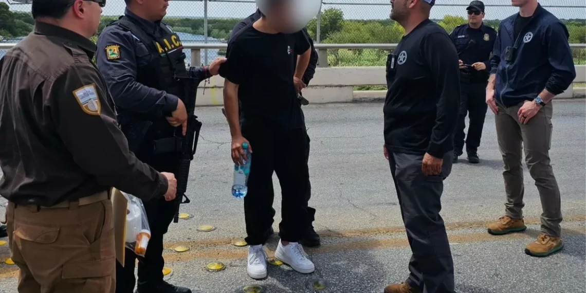Detienen en Acuña a extranjero buscado por amenazas y ataques a policías de santo Antonio, Texas