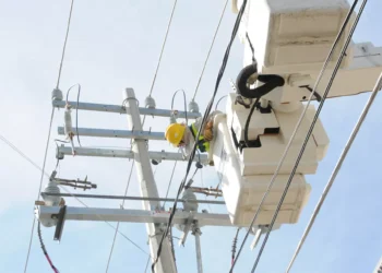 Coahuila pide a CFE mejorar red eléctrica ante apagones constantes