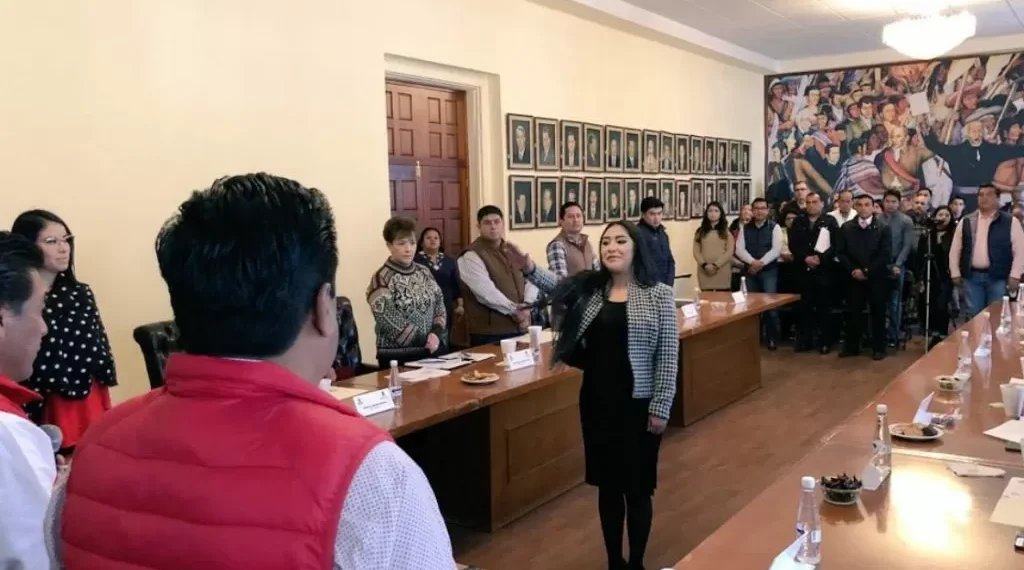 Premia Manuel Vilchis a priístas