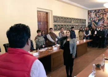 Premia Manuel Vilchis a priístas