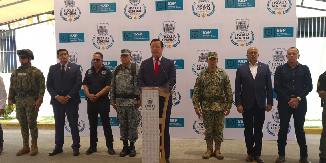 Detienen a cuatro hombres y espina mujer, aseguran armas, droga y motocicletas, tras cuatro cateos