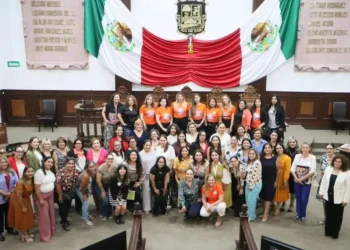 Realizan plaza sobre violencia vicaria en el Congreso del Estado y participan representantes de San Pedro