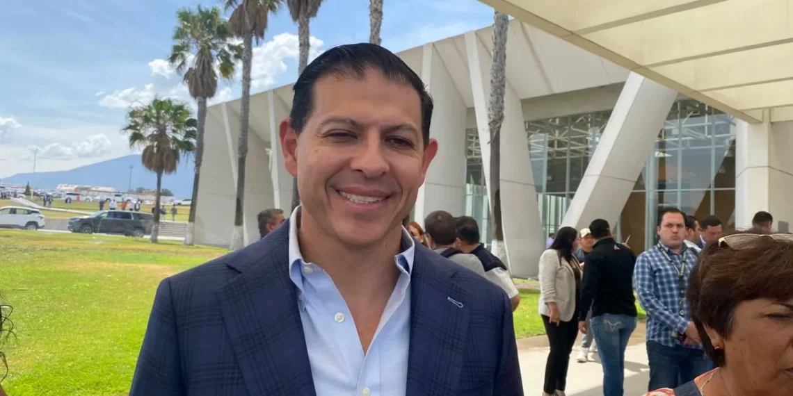 Tienen estudiantes de la UAdeC empleo seguro: Rector Octavio Pimentel