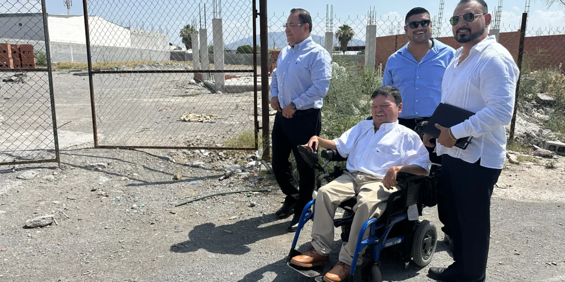 Restituyen predio invadido en zona residencial de Monclova tras orden de magistrado