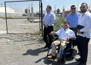 Restituyen predio invadido en zona residencial de Monclova tras orden de magistrado