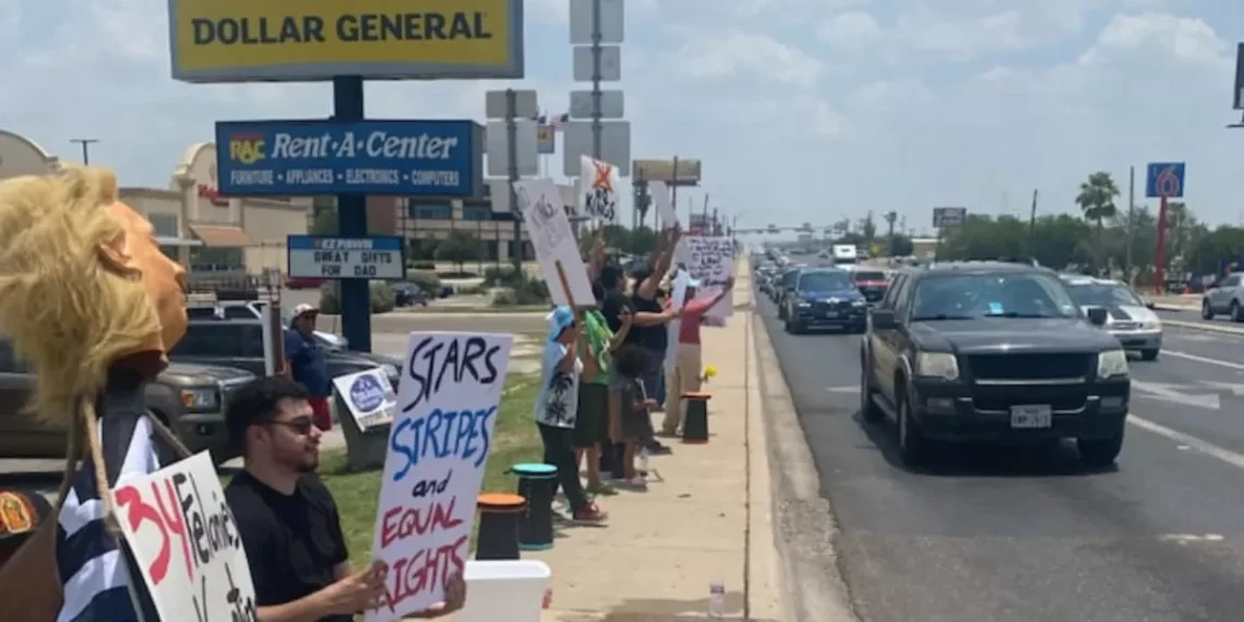 Participan ciudadanos de Eagle Pass en protestas por redadas