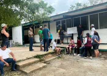 Servidores de la nación de Coahuila acuden a Oaxaca para negociar a los afectados por el huracán Erick