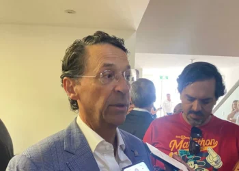 Deficiencias del IMSS impactan a empresas; deben contratar seguros médicos