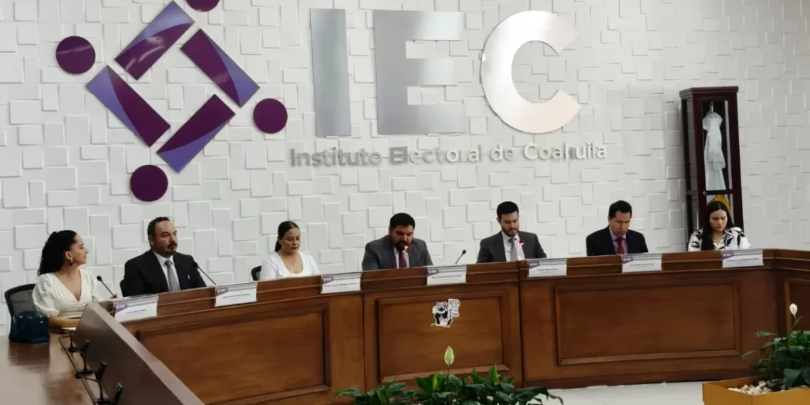 Entrega IEC constancias a Magistradas y Magistrados electos