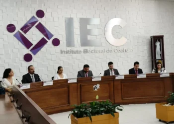 Entrega IEC constancias a Magistradas y Magistrados electos