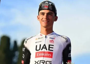 isaac del Toro acaba con la Maglia Blanca