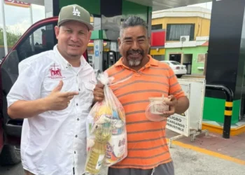 Iglesia del Pueblo y Ayuntamiento de Monclova entregan despensas