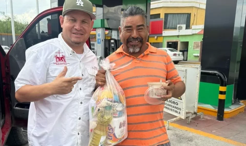 Iglesia del Pueblo y Ayuntamiento de Monclova entregan despensas