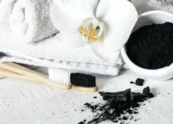 9 remedios naturales para blanquear los dientes amarillos