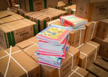 Entregarán libros y uniformes en septiembre