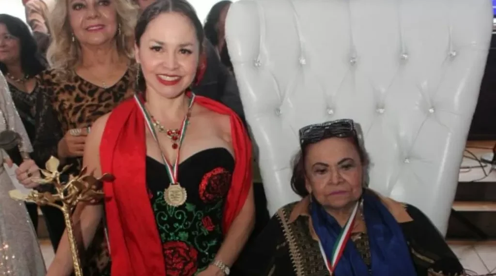 Edith Encalada y Nura Francis reciben la medalla honorífica Lupita Ramos