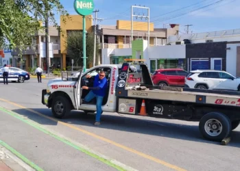 Auxilian autoridades municipales a turistas de Texas varados en Monclova