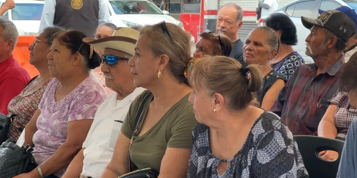 Organiza Bienestar baile para adultos mayores en Museo Coahuila y Texas