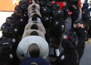 Mudan a 60 presos a centros federales